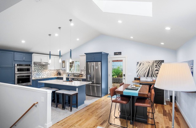 Cute West Seattle Home w Firepit