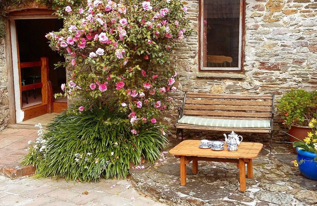 CUTTRYE OLD DAIRY, character holiday cottage in East Allington