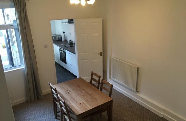 CV21 3SG Self-Serviced Whole 2 Bedroom Mid-Terrace House Near Rugby Station with Self Check-In