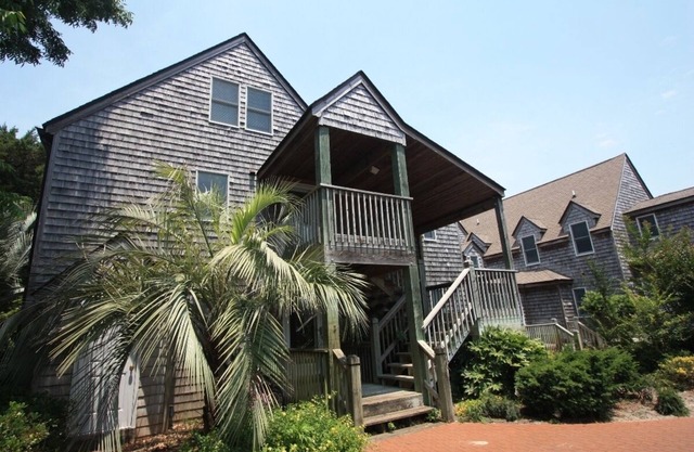 CV5: Portsmouth -1st floor, 2BR villa, best views of Silver Lake!