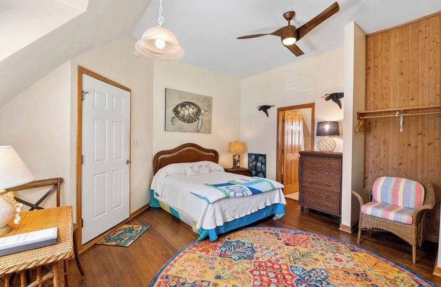 CV6B: Scotch Bonnet B -2nd floor studio with whirlpool tub!