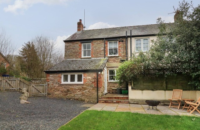 Cwmbach Cottage, GLASBURY