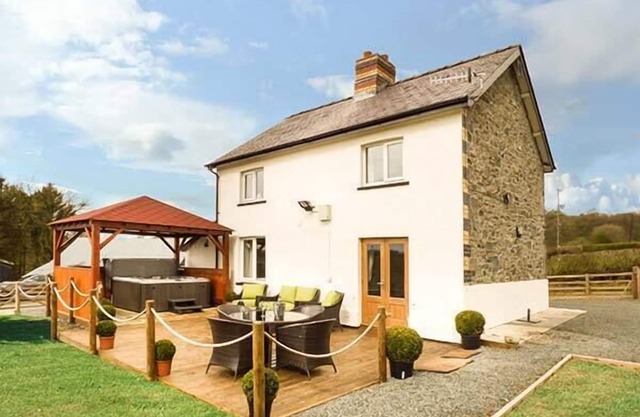Cwmcelyn, RHAYADER