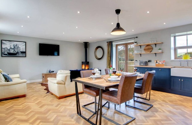 Ceci est un chalet avec une différence. Beau design et détails tout au long, vous permettant de vous détendre i