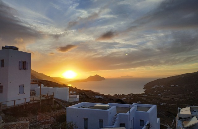 Maison cycladique face au plus beau coucher de soleil d'Amorgos