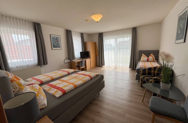 Cyclist-friendly apartment (42 sqm) with south-facing balcony and separate kitchen