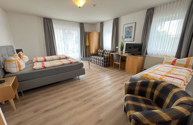 Cyclist-friendly apartment, 1st floor (42sqm), with south-facing balcony and separate kitchen