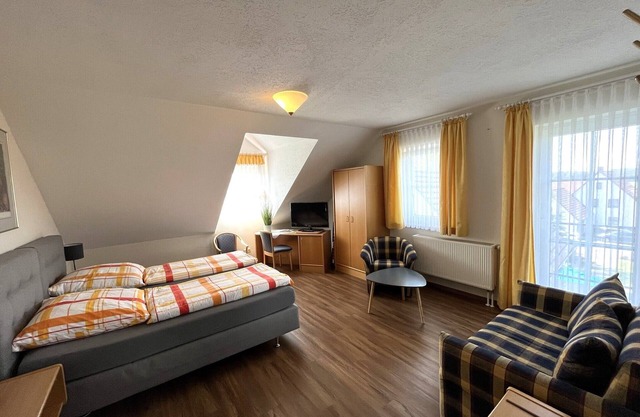 Cyclist-friendly apartment (42 sqm) with west-facing balcony and separate kitchen