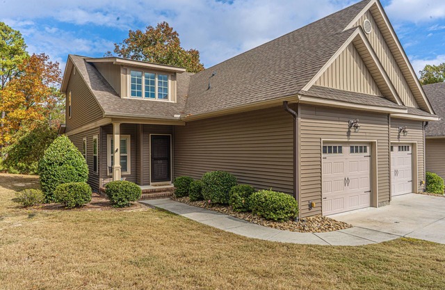 Suite Cypress Golf Hideaway. Minutes from Downtown