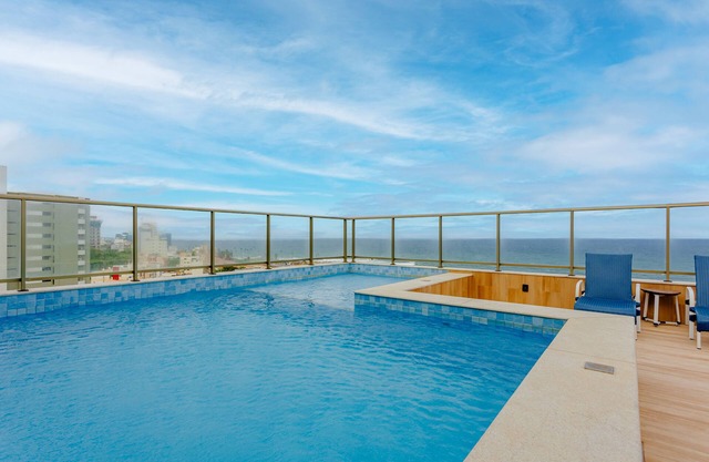 CZ01 Lindo Quarto e Sala com Vista Mar