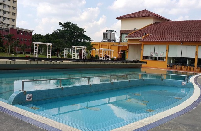 D Savoy Famosa Condo