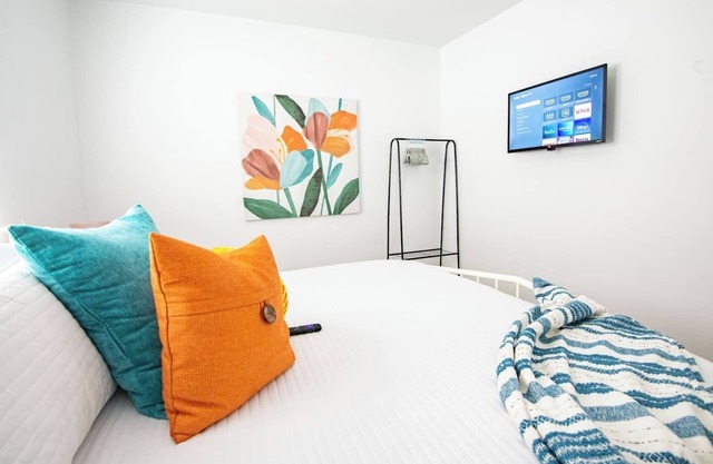 D1-Vulcan's Double Suite-King Beds/Wifi/Workspace