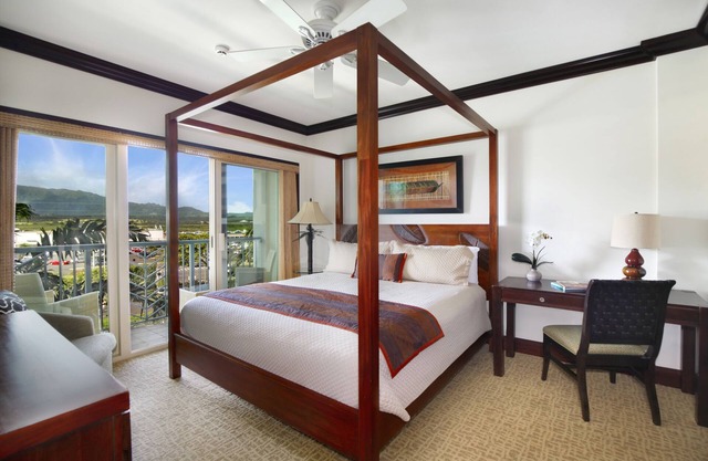 Top Floor Mountain View Condo Sleeps 6 with Pool, Lazy River, Water Slide & More
