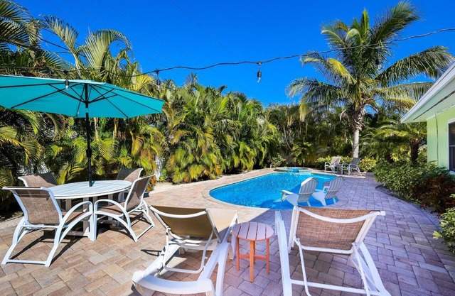 Da Beach House: 2 Blocks to Beach, Pool & Spa by Anna Maria Life Vacation Rentals