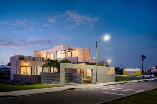 Dabin Monterrey Private Poolvilla Pension