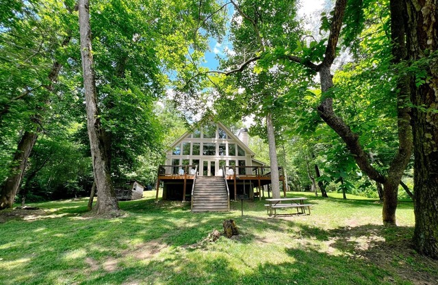 Chalet Dahlonega sur la rivière Chestatee. Très privé et familial.