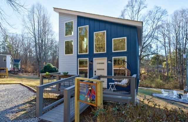 Dahlonega Gold Rush Tiny House *King Bed*