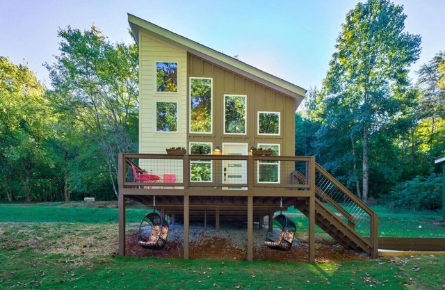Dahlonega Mountain Trail Tiny Home *KING BED*