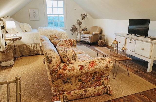 Dahlonega Wine Country Retreat at Cardinal Hill