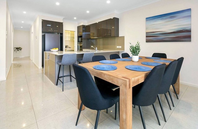 LUX Henley Beach - 4BD, 3.5BA