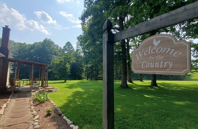 Dalton Farm-quiet, country setting w/ fishing pond