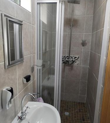 DAMOFUS Guest House