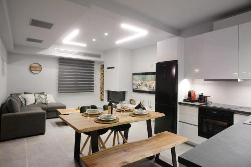 Damona Luxury Home