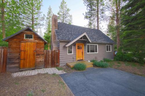 Dancing Bear Cabin - Pet Friendly Sleeps 4 Totally cute
