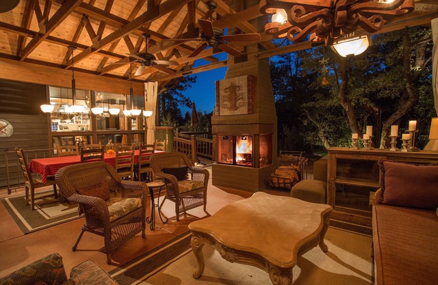 Dancing Bear Lodge, Pine AZ; Cabine de luxe avec vue, spa et espace de vie en plein air