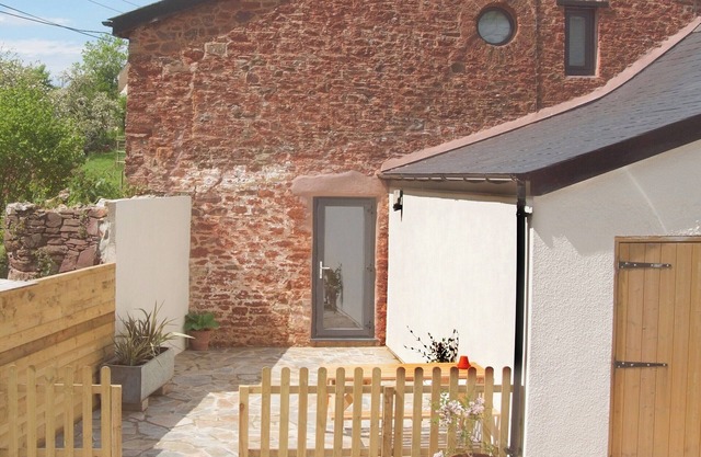 DANDELION COTTAGE - 28151