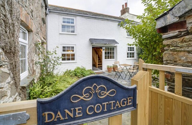 DANE COTTAGE, pet friendly, character holiday cottage in Port Isaac