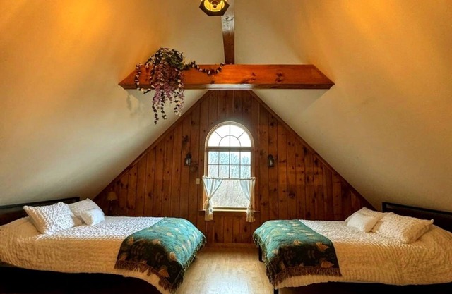 Danielsons Chalet 3200sq.ft home 4en-suites & WiFi at Groton state forest