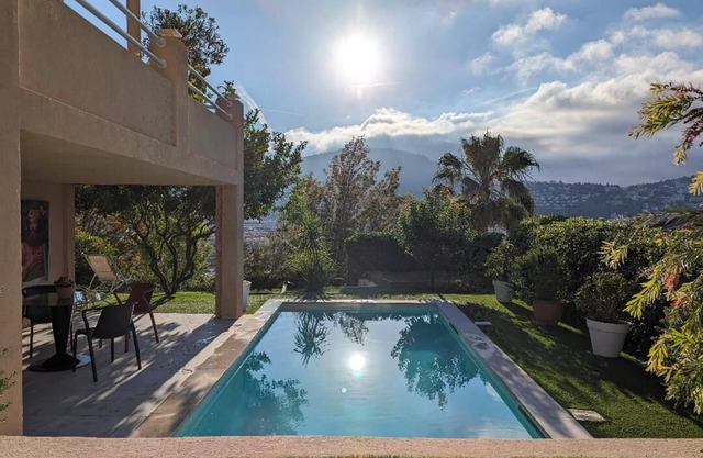 Dans Villa, Charme, Piscine, Jardin, Calme, gay Friendly, Centre Nice