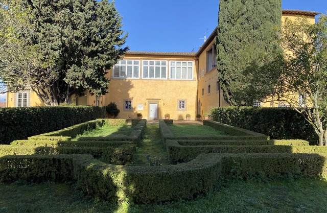 Dante's Paradise, prestigious apartment in Villa of 1300, 2.5 km from the center