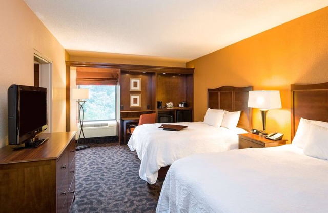 Danville Delight: Cozy Stay with Complimentary Breakfast & Free WiFi
