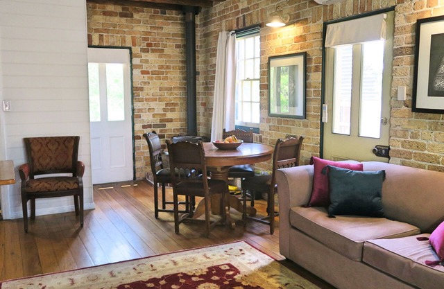 Cottage en pierre de 2 étages de style héritage à Berrima historique