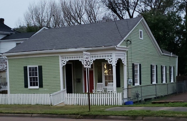 Darling Downtown Cottage
