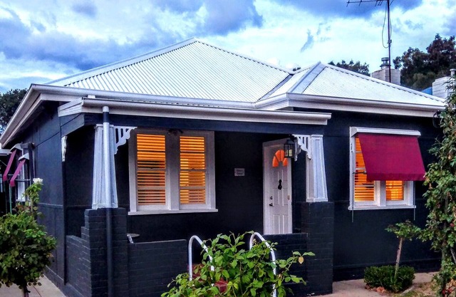 Darcy's Cottage avec Wi-Fi gratuit et Netflix