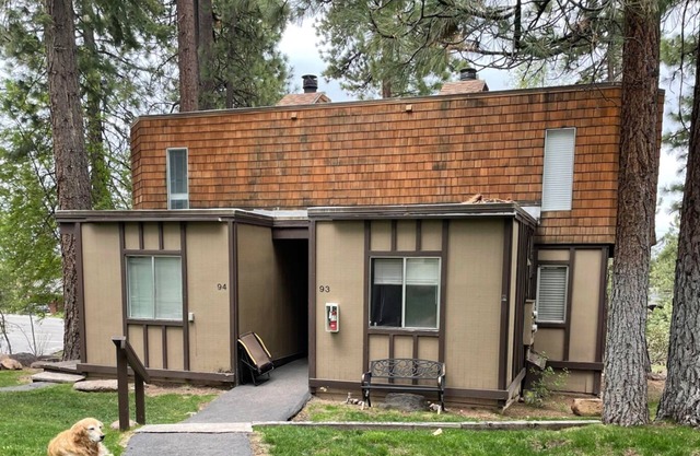 Darling Cabin at the Heart of Tahoe City. Pool. Jacuzzi. Wifi. Tennis.