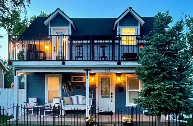 Darling Farmhouse Master Suite - Short Walk to Downtown Prescott & Whiskey Row