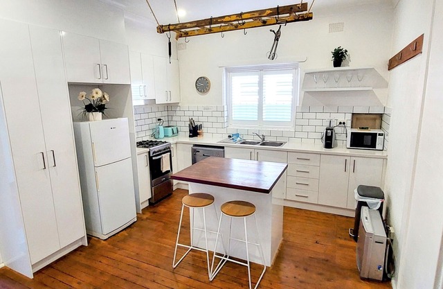 "Darlow Cottage" with Free Wi-Fi in Central Location near the Hospital Precinct