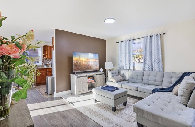 Dash: 4 Bdrms, 2.5 BA