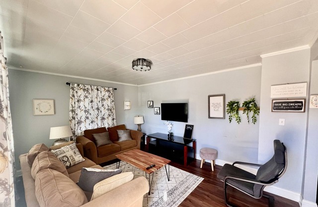 David's Place, Relaxing, calm 3 bedroom 2 full baths in a quiet neighborhood.