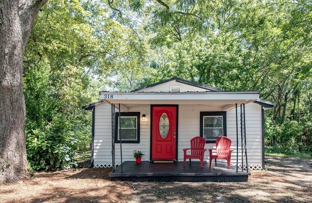 Dawg Country Living! 2 BDR Private Home 5 Min from UGA, Downtown Athens