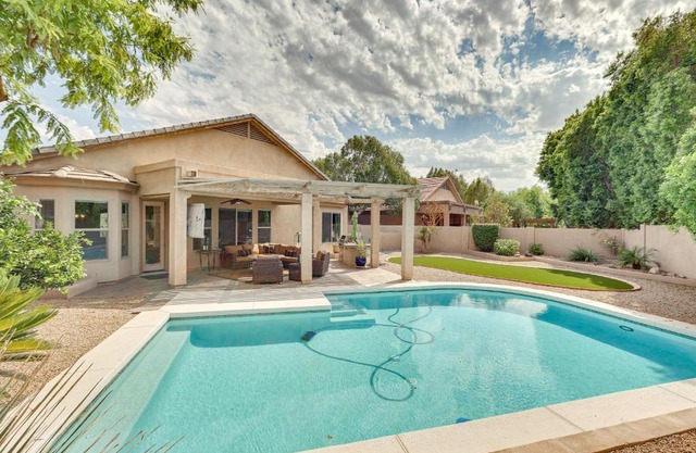 Day Trip to Dtwn Phoenix Peoria Retreat with Pool