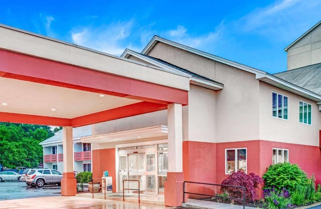 Days Hotel by Wyndham Methuen MA Conference Center
