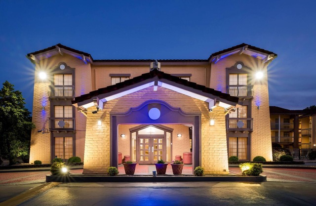 Days Inn by Wyndham Birmingham/West