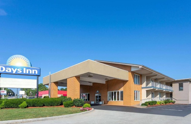 Days Inn by Wyndham Breezewood