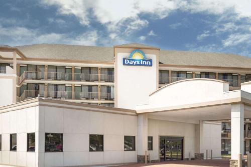 Days Inn by Wyndham Columbus-North Fort Moore