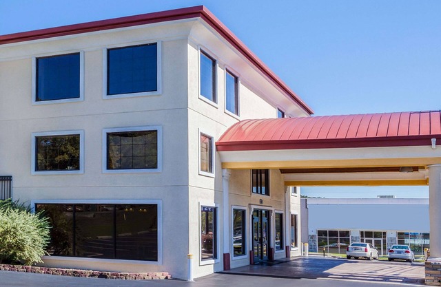 Days Inn by Wyndham Dalton